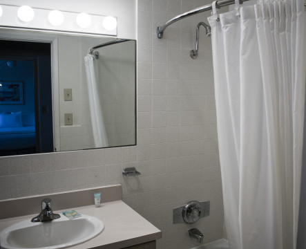 The Beach Cottage - Bathroom