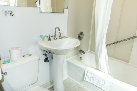 The Beach Cottage - Bathroom