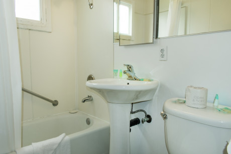 The Beach Cottage - Bathroom