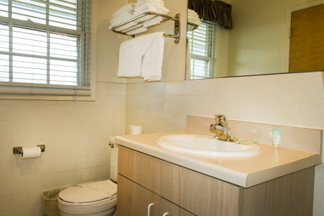 The Beach Cottage - Bathroom